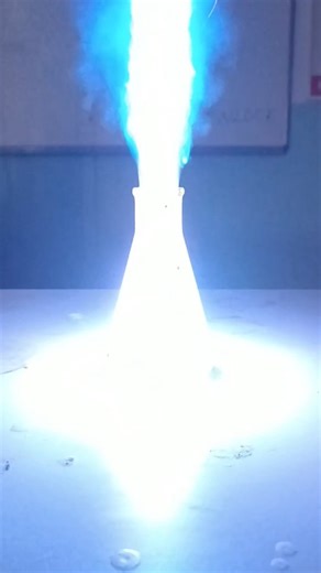 Fen L🎯CK on Instagram: "🗝️ Aman Yarabbim🟦😍🔥 Blueflame♥️ 🗝️CuSO4+HCl+ Al ile yapılan mavi dans modası bitti😃 ♥️ Gönderiyi beğenip kaydetmeyi unutmayalım😇 ⚠️Tehlikeli deney değildir ❗ Hayranlık Uyandırıcıdır😍 📜FenLock Deney Portföyü (230 Deney Mevcuttur) #reels #reelsinstagram #reelsvideo #science #sciencefacts #etkinlik #etkinlikpaylasimi #etkinlikönerisi #experiment #keşfetteyiz #fenbilimleri #yakutiyemem #kesfet #erzurummem #deney #deneyetkinliği #deneyzamanı #materyaltasarımı #ilginç