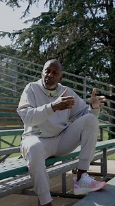 Mimsbandz moves from generation to generation 🌊 Hear about the incredible journey of this #Project70 artist as he sits down with Topps in the latest episode of Meet the Artist! Streaming now: https://youtu.be/kSmH1TyEfWU | Topps