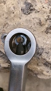 Specialized Tool Forcefully Removes Seized Bolts | Factable