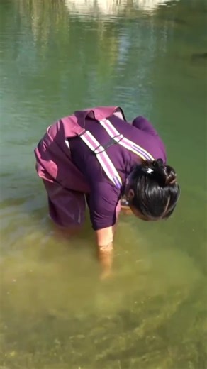 Discovering Black and White Pearls in Mossy Streams