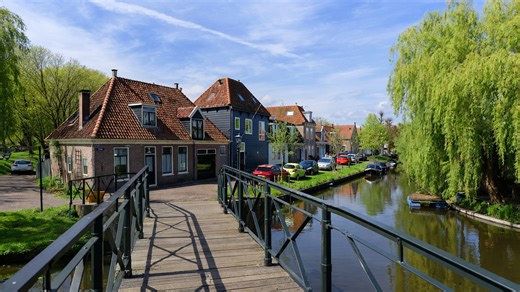 Walking Monnickendam Netherlands on a bright sunny day (4K)
