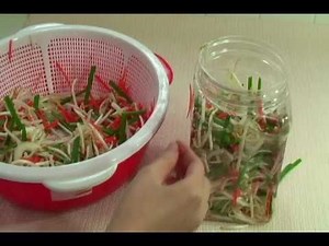 Vietnamese Food Bean Sprout Pickles - Day Nau An Dua Gia - Dưa Giá