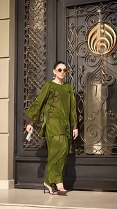 618K views · 8K reactions | We are taking order for this beautiful dress. You can customise the colors and designs . For price details kindly inbox us or whatsapp us +92-335-0500353 . Worldwide shipping is available. | Formal Outfits | Facebook