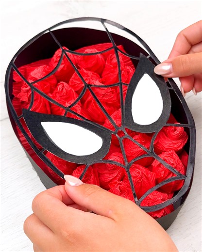 DIY Spiderman gift box for any occasion! 🕸️✨