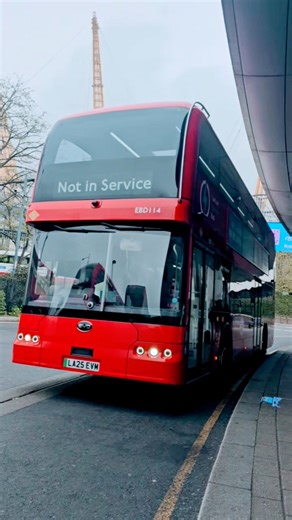 *W driver* London Bus route 188 departing North Greenwich Station with flashes and horns!!