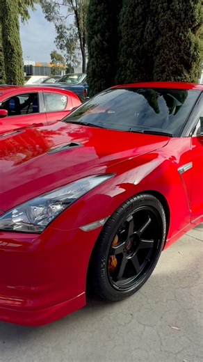 Strap yourself in as the Nissan GT-R goes from 0-100km/h in 3.2 seconds | Cars with Scotty