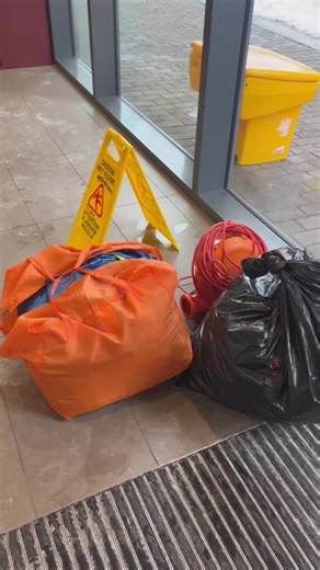 Book with Bouncy Bouncy and leave the rest to us 🩶🏰 We take care of delivery, set-up, and pick-up so you can enjoy every moment stress free 😌 #bouncycastle #greatertorontoarea #rental #eventplanning #indoorpartygames