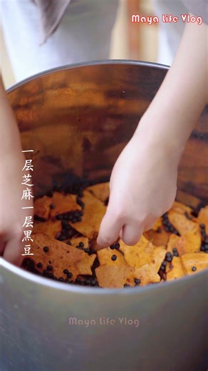 Making your own natural Polygonum multiflorum shampoo bars is incredibly easy. | Maya Life Vlog