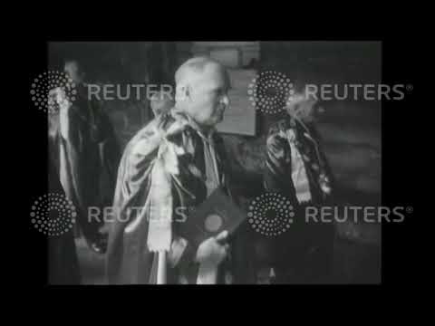 1951 The King and Queen of England attend the ceremony of The Great Order of The Bath