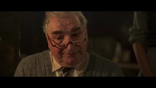 Découvrez la jeunesse de Willy Wonka, l’extraordinaire inventeur,...