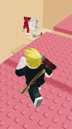He’s chasing me ! #roblox
