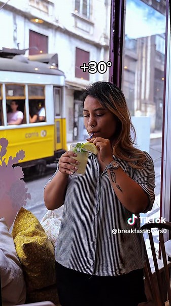 It’s 40°C. Drink this, feel 20°C❤️‍🔥. #LisbonHeat #BreakfastLovers #SummerVibes #CoolDown #JuiceTime #FreshDrinks #StayHydrated #LisbonBrunch #BrunchVibes #DrinkLovers #HotDayFix #ChillWithUs #SmoothieSeason #IcedJuice #BeatTheHeat #RefreshingMoments #SunKissedSips #JuiceGoals #SipSipHooray #tropicalescape
