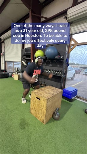 TEXASCOP2.0 (@texascop2.0)’s video of cops