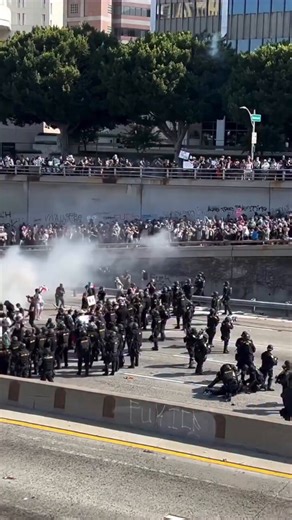 "The situation in America is spiraling out of control." Currently, in the United States, protests are spreading across several major cities, and in some areas, the situation appears to be veering toward chaos. Large crowds have taken to the streets in cities like New York, Los Angeles, and Washington D.C. What began as organized demonstrations has, at times, escalated into confrontations between protesters and government forces. Streets have been blocked, public spaces occupied, and occasional c