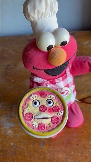 Sesame Street's (Chef) Elmo and his Singing Pizza