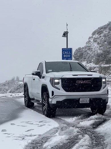 Sexy 4x4 Snow Fun in Big Bear | Johnny Sensor