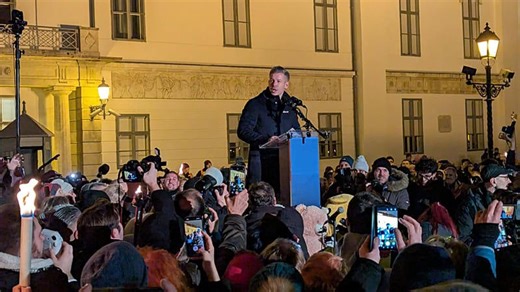 Des milliers de personnes dans les rues à Budapest après qu'un nouveau scandale d'abus sur les enfants éclabousse le gouvernement Orbán