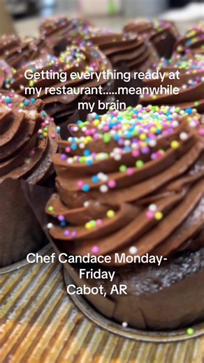 Owning a restaurant and getting everything ready by 10:00 while my brain does this 🤣 #chefcandacecabot #lunch #cabotarkansas #fyp #thisismybrain
