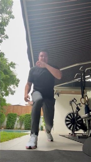 Simplehan lang today, plyo push ups + alternating jump squats x 10 💪