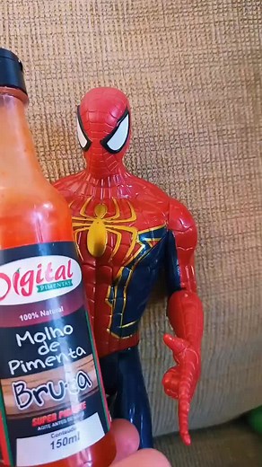 Hulk Toy Figure Reaction to Super Pimerneta Spray