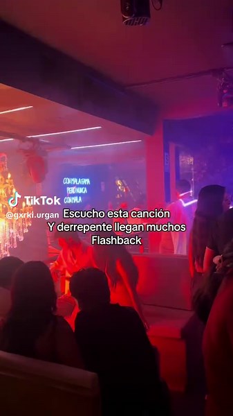 Escucho esta canción y de repente me llegan los flashback - Diversion Vida