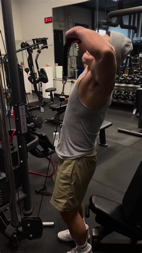 Perfecting Your Cable Upright Row for Strong Shoulders