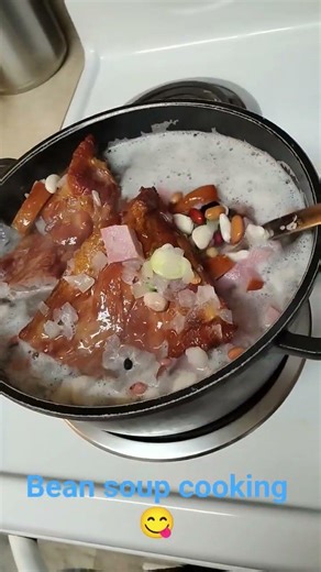 cooking bean soup 🤤😋