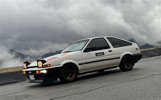 雨天，山路，AE86