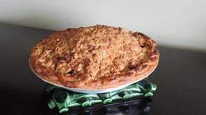 Apple Caramel Crumble Pie