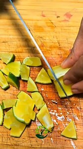 22K views · 179 reactions | RED ONION 暈, GINGER, LEMON  HONEY  NATURAL REMEDIES FOR RELIEVING BRONCHITIS, CLEARING MUCUS FROM YOUR LUNGS 贈,❤️ #broncitis #lungs #bacteria #health #Healthcare #healthiswealth #tips #recipe #remedies #followers #highlights | Be Positive | Facebook