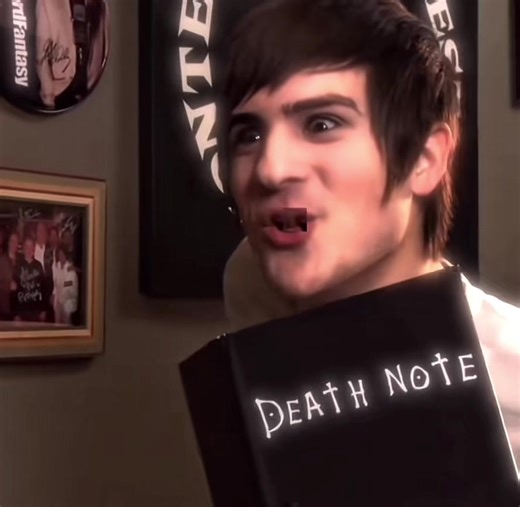 I sadly couldn’t find what happened before switched the notebook but this was the best I could do😔but if ur a real one you should know what they say before the switch🥹btw I’m Kira fr#fr #real #kira #deathnote #edit