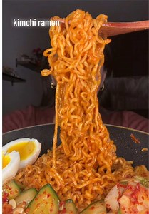 Nongshim's New Kimchi Stir Fry Shin Ramyun Review