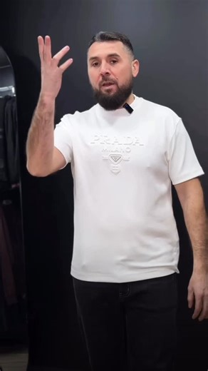 Наш резервний аккаунт @black_mens_boutik on Instagram: "Такі тоненькі, такі класні – футболки «прохолодок» Розміри: S, M, L, XL, 2XL Кольори: чорний, білий Ціна: 1/8/0/0 грн Ідеальні на літо: легкі, комфортні та приємні до тіла — у них справді класно бути весь день. Лого на грудях, акцентна горловина Для замовлення пишіть у Дірект ‼️ Щоденні відправлення Новою Поштою, з мінімальною передоплатою на ФОП #чоловічийодяг #классныевещи #мужскаяодежда #вещидлямужчин #одессавещи"