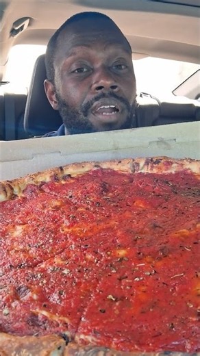 🍕 OLD CHICAGO PIZZA REVIEW — IS THIS $23 DEEP DISH WORTH IT?| InTristan Eats