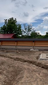 🏔️ Casa ta de vis începe cu lemn viu – direct din inima Bucovinei! Vrei o casă cu suflet, care să respire natură, căldură și autenticitate? Noi construim case din lemn rotund, exact așa cum ți-ai imaginat: trainice, spectaculoase și făurite de o echipă cu pasiune pentru lemn. 🌲 Lemnul rotund natural nu e doar un material – e o stare de spirit. Fiecare buștean e ales, fasonat și îmbinat manual, păstrând frumusețea crudă a pădurii și îmbrățișând rafinamentul construcțiilor de lux. 🔨 Cabane Lemn