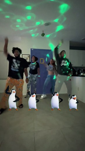 Penguins cratched the PJ Party 🐧🤣#penguinsofmadagascar #penguin #pitbull #dale #iknowyouwantme #CapCut #dance #trend #dancetrend #musictrend #fyp