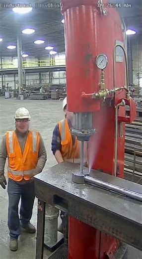 “Hydraulic press explosion caught on CCTV — workers escaped just seconds before impact 😨⚙️”