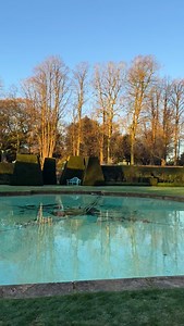 ❄️ What do the gardens look like in winter? We get asked this a lot — so here you go! Winter is one of the busiest seasons for the gardeners at Renishaw Hall, with a lot of garden to tend to. 🌿✨ Winter jobs in the garden: • ✂️ Prune and tie in your roses • 🍏 Plant & prune fruit trees and bushes • 🌱 Start planting Spring 🌷 • 🔄 Turn your compost — we’ve got 40 tonnes to move here! And a top tip from David and Renishaw’s former Head Gardener, Mr Chambers: “An hour a day before Christmas is wor