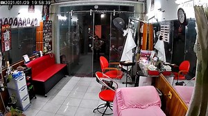 When the glass is a little too clean... #viralhog #glassdoor #whoops | ViralHog