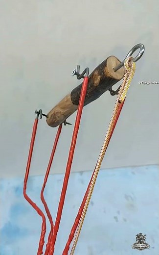 How to make a DIY mechanical grabber tool! 🪵⚙️