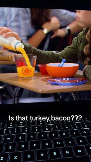 I can’t with her 😭#icarly #nickelodeon #carlyshay #freddiebenson #sampuckett