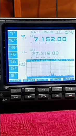 Tuning the 41 Meter Shortwave Band: A Radio Operator's Quest! #shorts