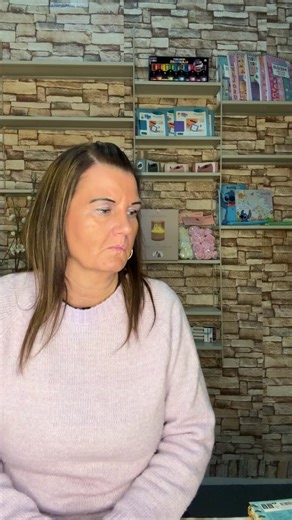 📌 Regler for live-gruppen For at sikre en tryg og overskuelig handel for både kunder og os, gælder følgende regler: 💳 Betaling • Betaling skal ske senest 48 timer efter købet • Der tilbydes ingen kredit i opstartsperioden • Manglende betaling medfører annullering af ordren 📦 Afsendelse • Dine varer kan afsendes hver dag, dog har vi lukket mandag og i weekenden. Fragt betales først når du beder om afsendelse • Du må gerne gemme dine varer så du sparer fragt 🚚 Fragtpriser • Pakkeshop: 49 kr • 