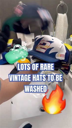 🧼🔥lots of vintage heat to be washed tonight. I’m always washing vintage caps and 90s snapbacks