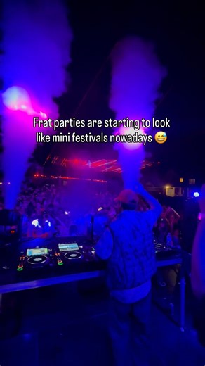 Frat parties are starting to look like mini festivals nowadays 😅
