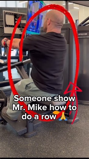 PBFitness on Instagram: "Why this row variation affected Mr. Mike’s tan at his last bodybuilding show 👇 1. Extension of the spine is primarily done by the erectors 2. When you’re doing a row, you’re trying to train your traps, rear delts, and other “upper back” muscles. 3. Involving your erectors significantly takes away motor unit recruitment from the targeted muscles due to both diverting brain signals as well as preventing those targeted muscles from exerting a high degree of effort. Aka ego