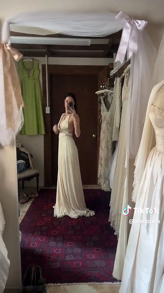 Find Your Perfect Vintage Bridal Dress at Sophie’s