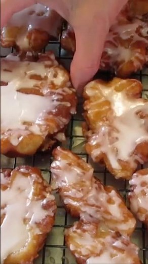 Homemade APPLE FRITTERS 🍏 So YUMMY 😋 #food #cooking #apple #fritters #recipe #tutorial