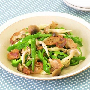 ごはんがすすむ♪ 豚バラ肉とピーマンの塩炒めのレシピ動画・作り方 | デリッシュキッチン