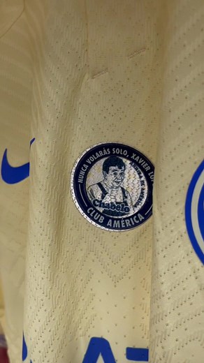 En honor a Xavier López Chabelo saldremos a la cancha con moño y parche edición especial. ¡Hasta siempre cuate! 🎈🦅💙💛 #SomosAmérica